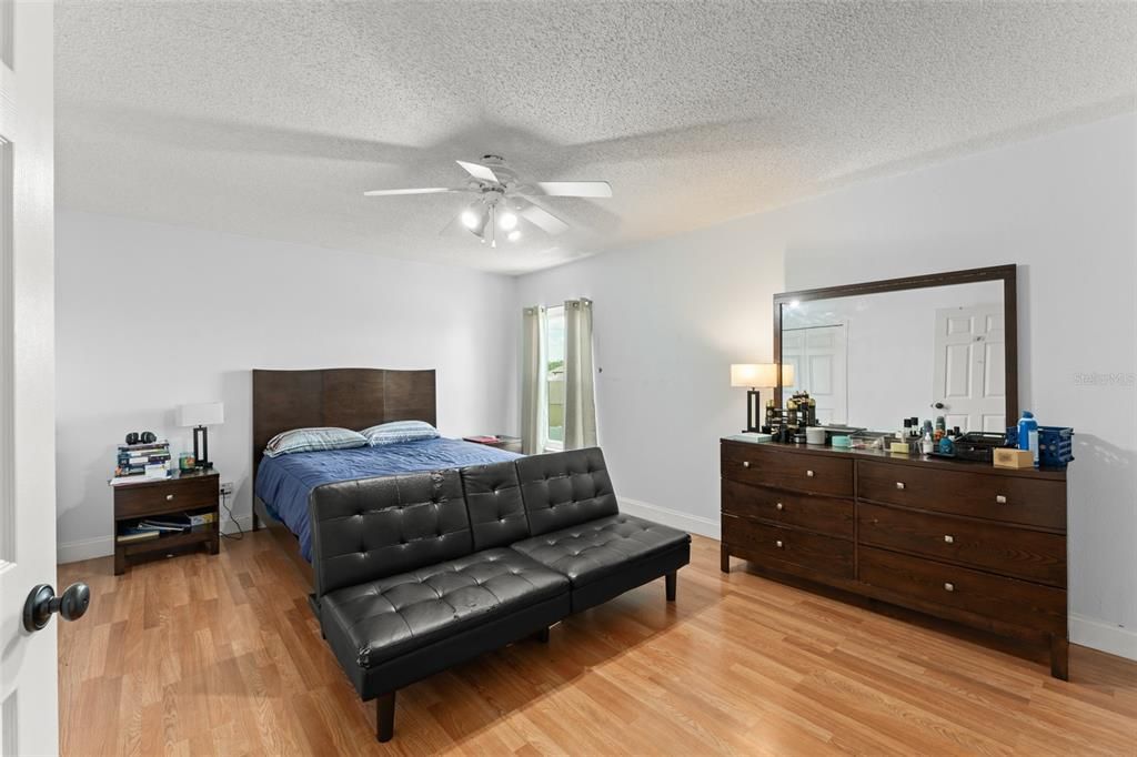 For Sale: $550,000 (5 beds, 2 baths, 2771 Square Feet)