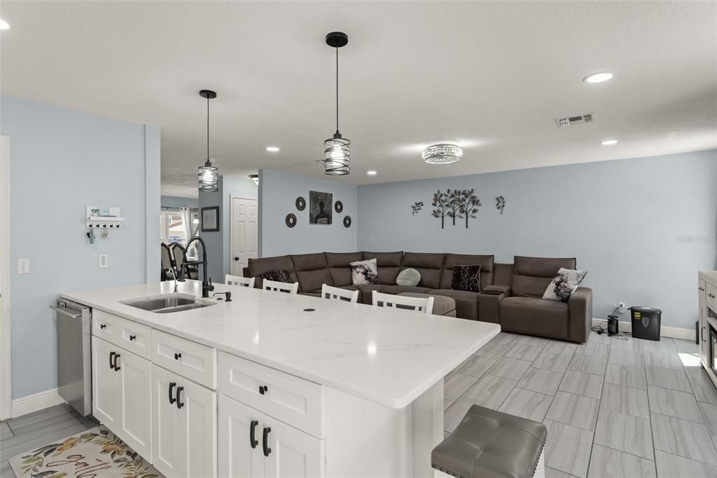 For Sale: $550,000 (5 beds, 2 baths, 2771 Square Feet)