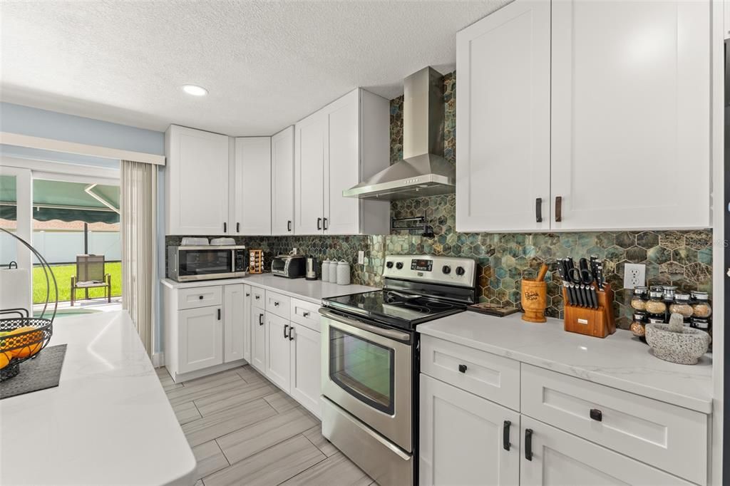 For Sale: $550,000 (5 beds, 2 baths, 2771 Square Feet)