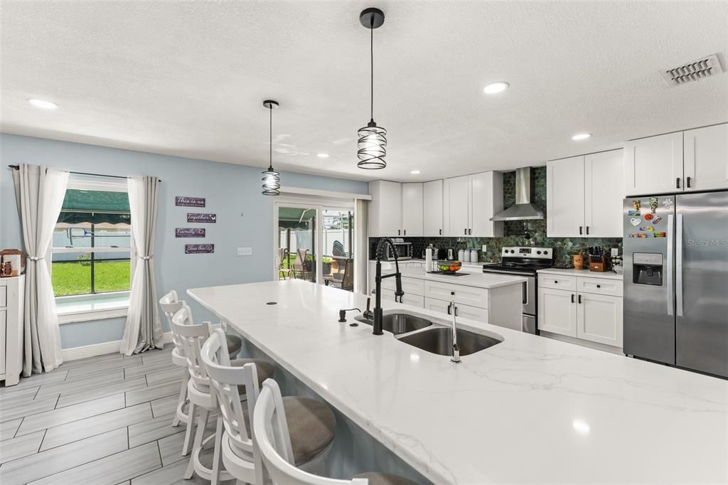 For Sale: $550,000 (5 beds, 2 baths, 2771 Square Feet)