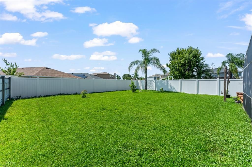 For Sale: $550,000 (5 beds, 2 baths, 2771 Square Feet)