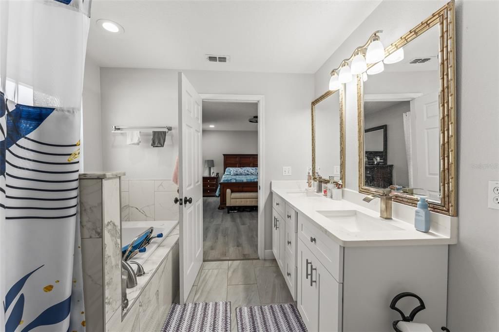 For Sale: $550,000 (5 beds, 2 baths, 2771 Square Feet)