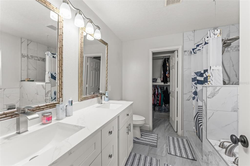 For Sale: $550,000 (5 beds, 2 baths, 2771 Square Feet)