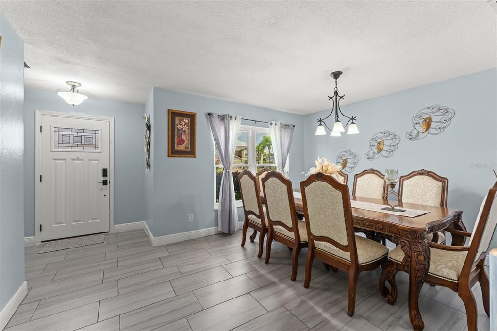 For Sale: $550,000 (5 beds, 2 baths, 2771 Square Feet)