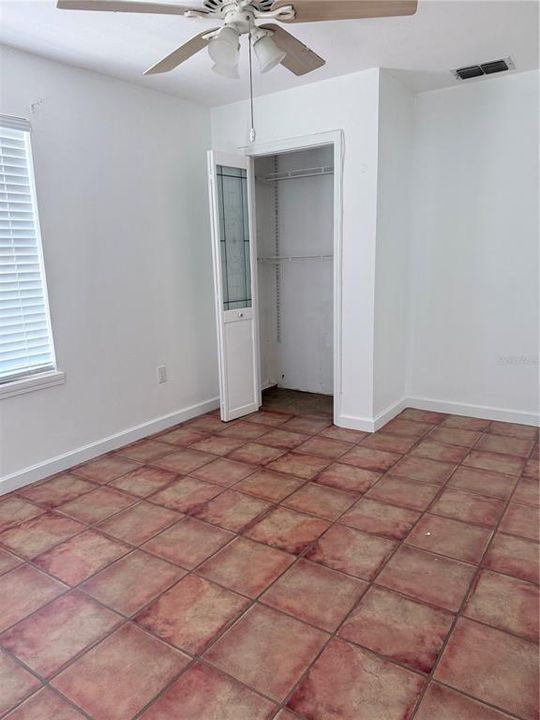 For Rent: $2,395 (3 beds, 1 baths, 996 Square Feet)