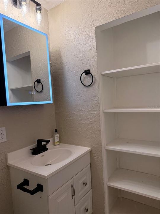 For Rent: $2,395 (3 beds, 1 baths, 996 Square Feet)
