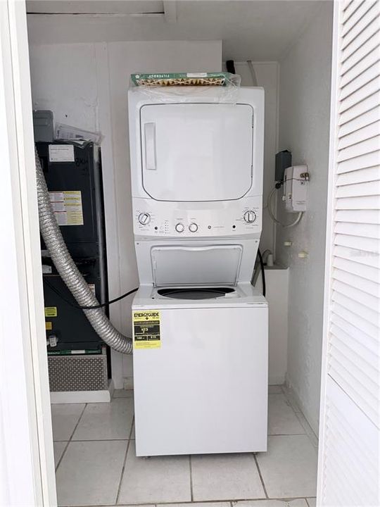 For Rent: $2,395 (3 beds, 1 baths, 996 Square Feet)