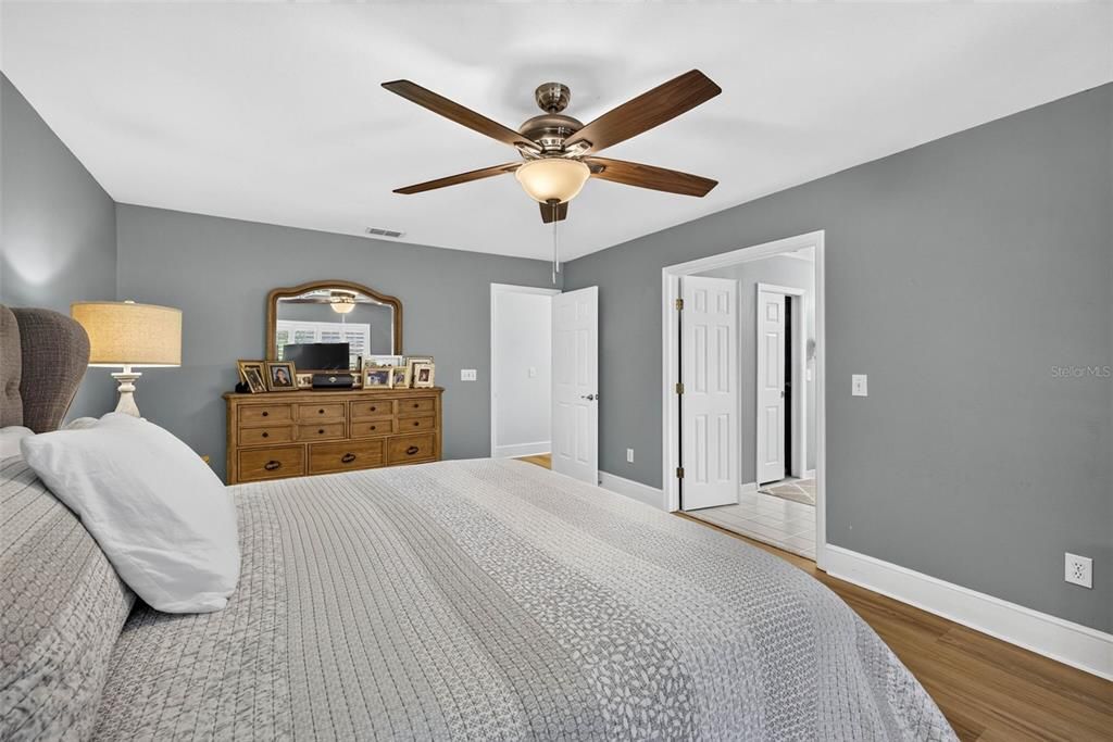 For Sale: $565,000 (4 beds, 3 baths, 2376 Square Feet)