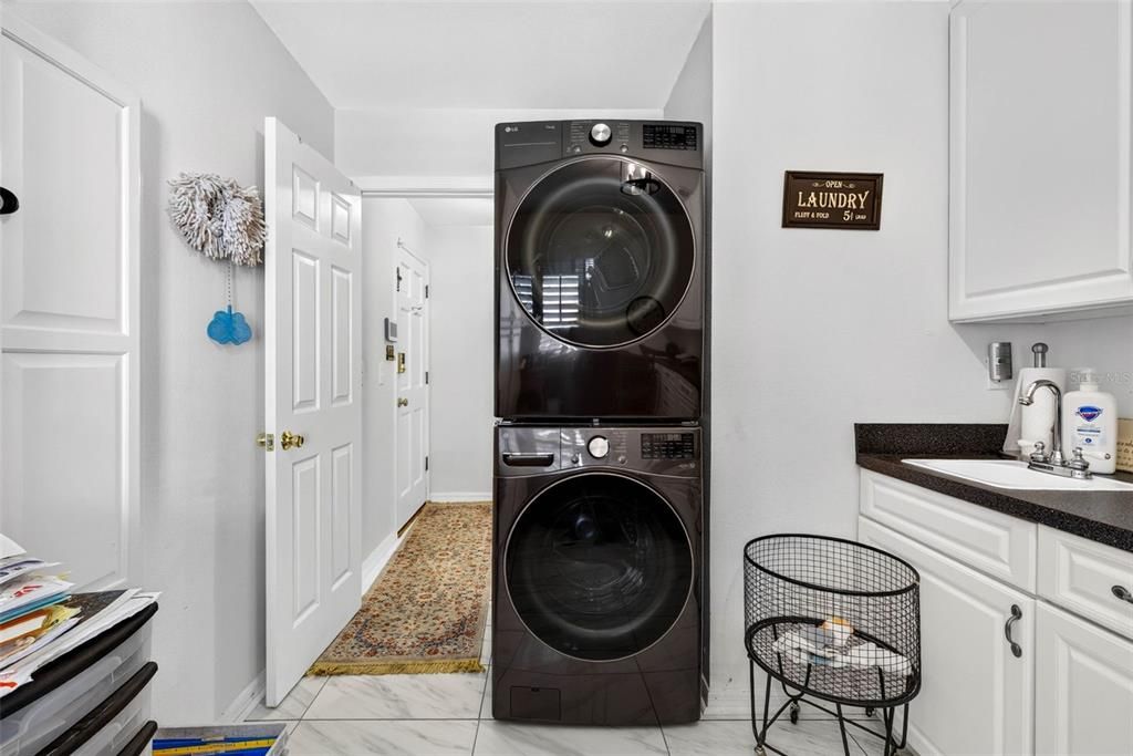 For Sale: $565,000 (4 beds, 3 baths, 2376 Square Feet)