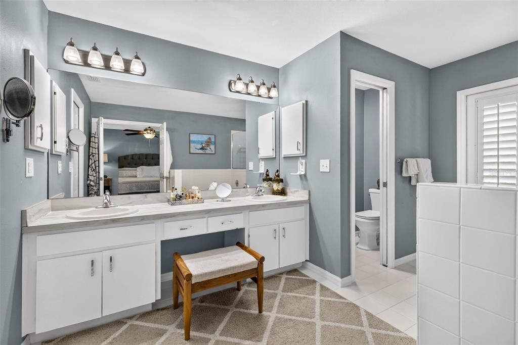 For Sale: $565,000 (4 beds, 3 baths, 2376 Square Feet)