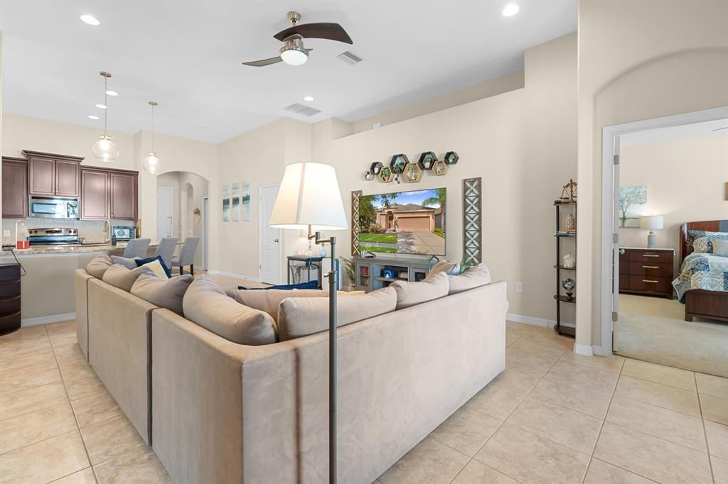 For Sale: $400,000 (4 beds, 2 baths, 1975 Square Feet)