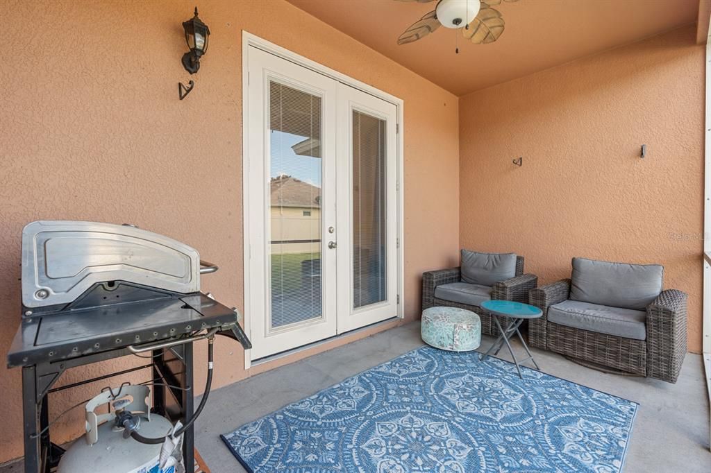 For Sale: $400,000 (4 beds, 2 baths, 1975 Square Feet)
