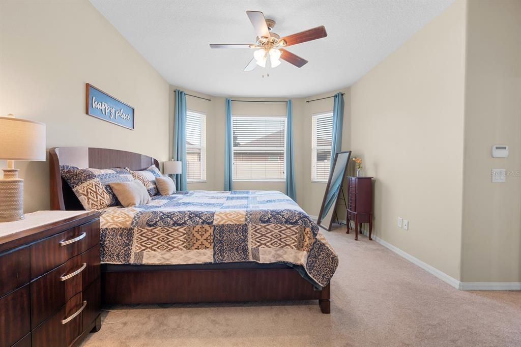For Sale: $400,000 (4 beds, 2 baths, 1975 Square Feet)