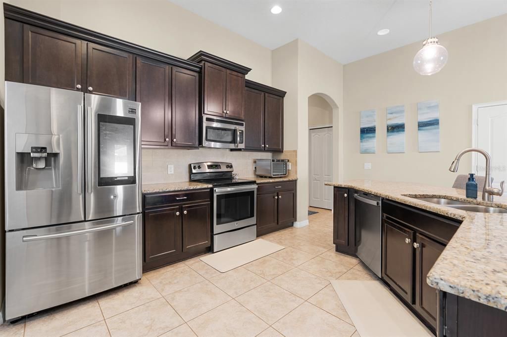For Sale: $400,000 (4 beds, 2 baths, 1975 Square Feet)