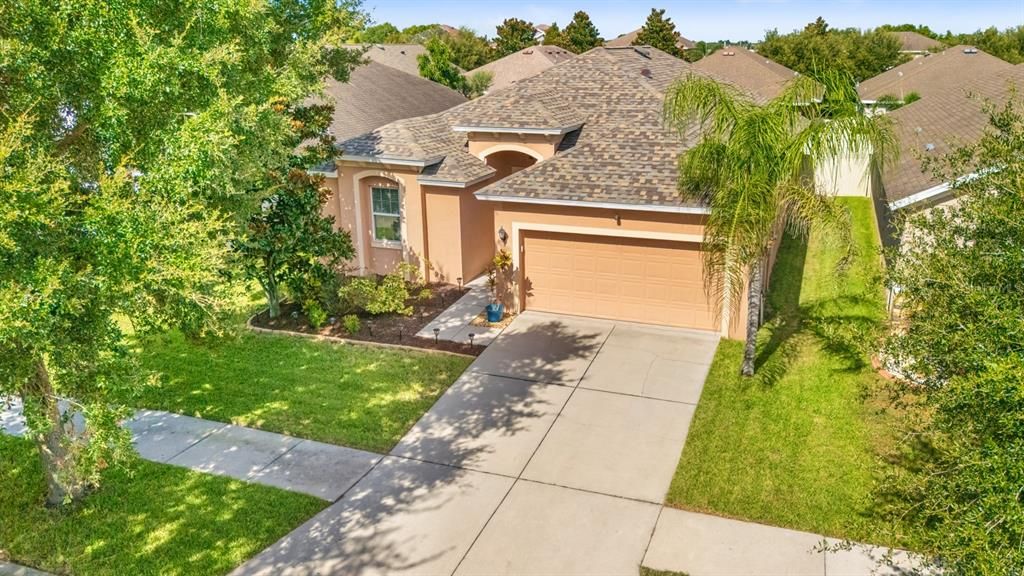 For Sale: $400,000 (4 beds, 2 baths, 1975 Square Feet)