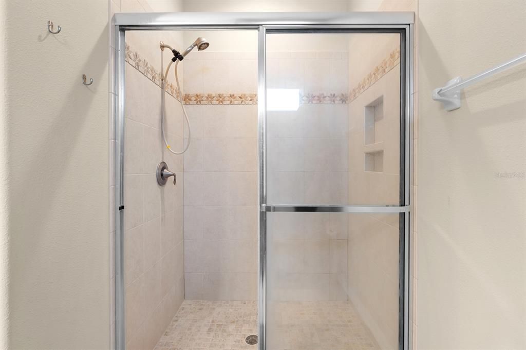 For Sale: $400,000 (4 beds, 2 baths, 1975 Square Feet)