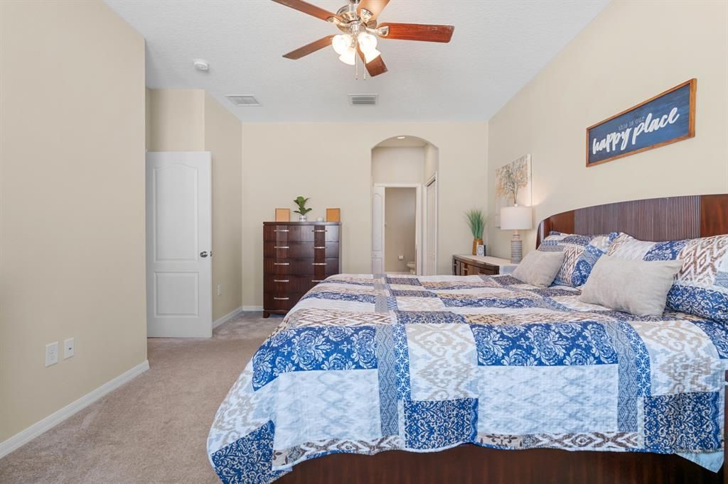 For Sale: $400,000 (4 beds, 2 baths, 1975 Square Feet)