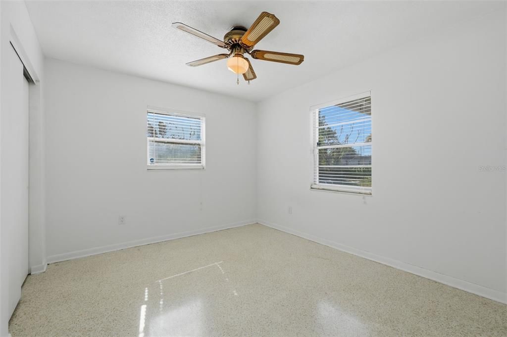 待售: $400,000 (4 贝兹, 2 浴室, 2211 平方英尺)