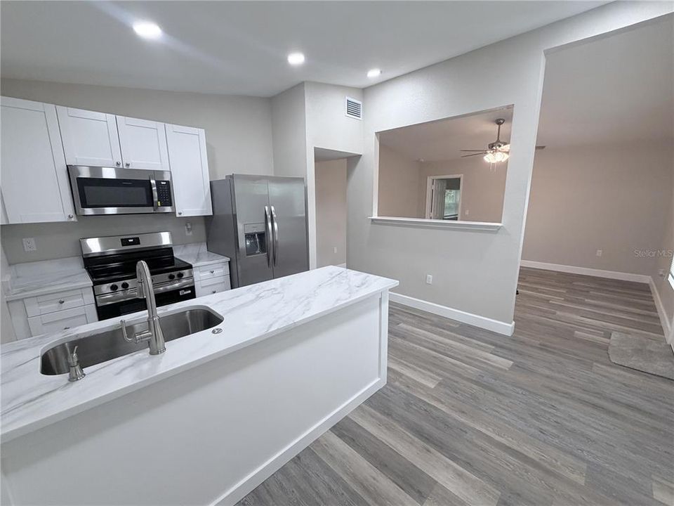 For Sale: $389,900 (4 beds, 2 baths, 1320 Square Feet)