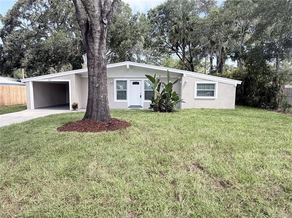 For Sale: $389,900 (4 beds, 2 baths, 1320 Square Feet)
