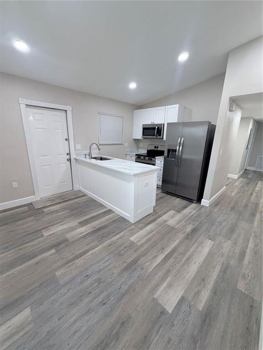 For Sale: $389,900 (4 beds, 2 baths, 1320 Square Feet)