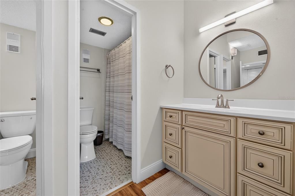 For Sale: $169,000 (1 beds, 1 baths, 822 Square Feet)