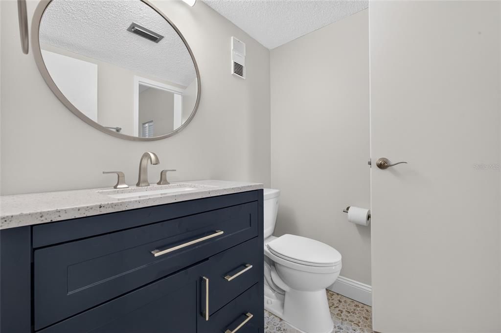 For Sale: $169,000 (1 beds, 1 baths, 822 Square Feet)
