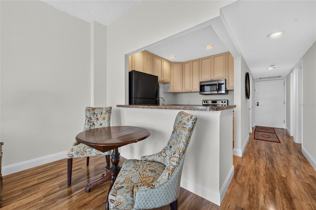 For Sale: $169,000 (1 beds, 1 baths, 822 Square Feet)