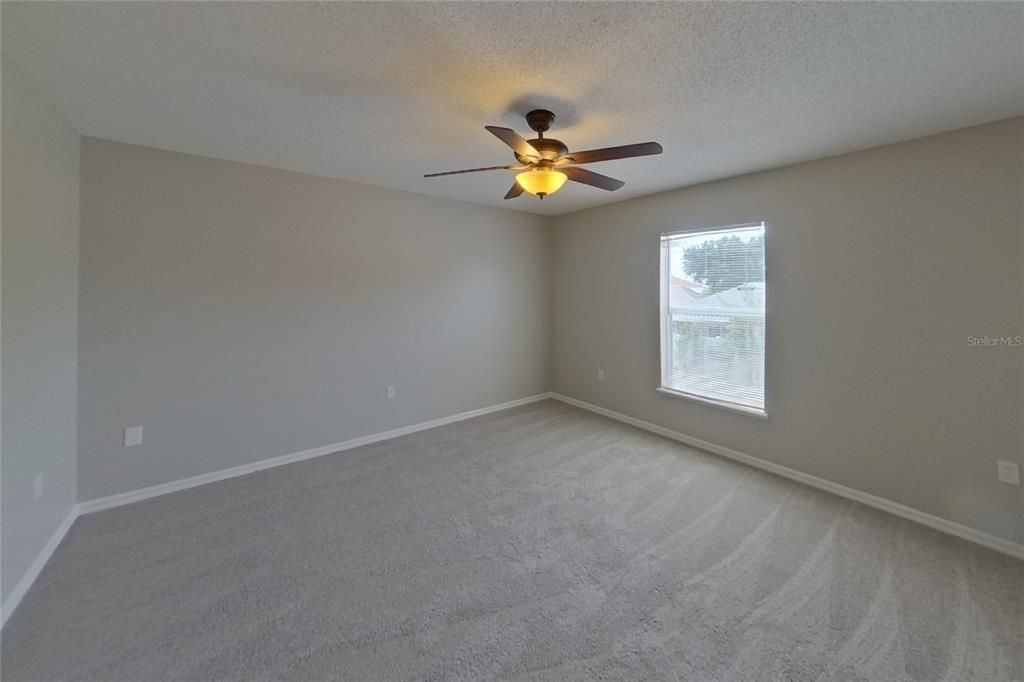 For Rent: $2,369 (4 beds, 2 baths, 1942 Square Feet)