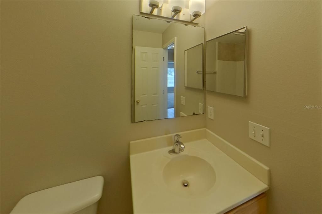 For Rent: $2,369 (4 beds, 2 baths, 1942 Square Feet)