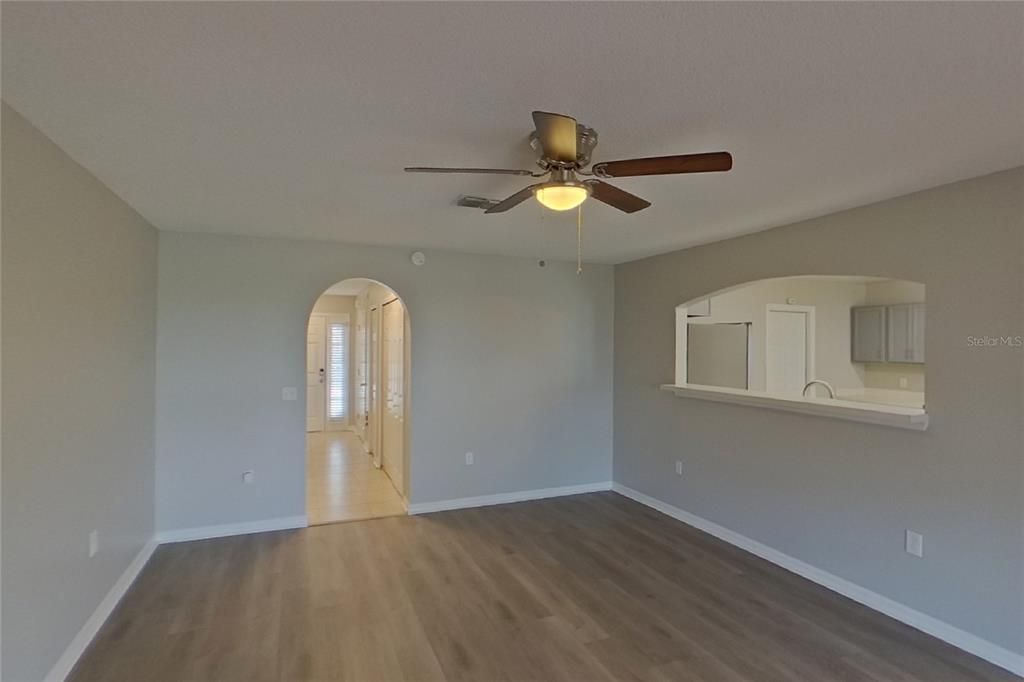 For Rent: $2,369 (4 beds, 2 baths, 1942 Square Feet)