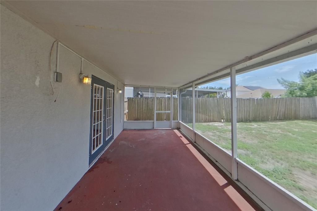 For Rent: $2,369 (4 beds, 2 baths, 1942 Square Feet)