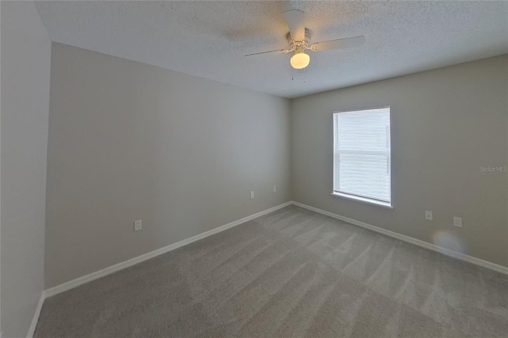For Rent: $2,369 (4 beds, 2 baths, 1942 Square Feet)