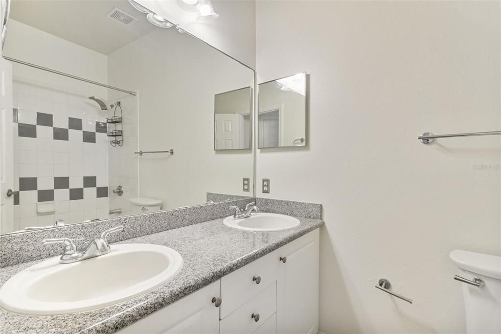 For Rent: $2,250 (3 beds, 2 baths, 1282 Square Feet)