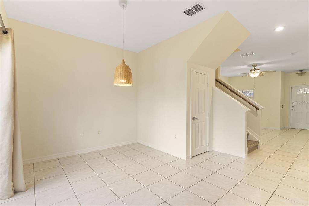 For Rent: $2,250 (3 beds, 2 baths, 1282 Square Feet)