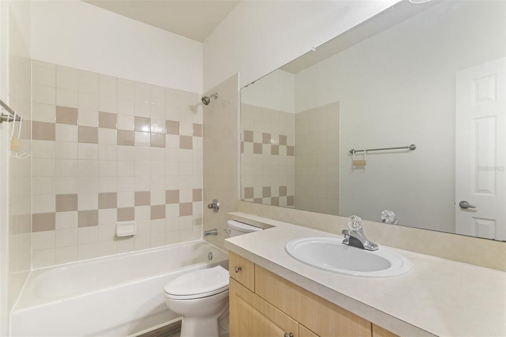 For Rent: $2,250 (3 beds, 2 baths, 1282 Square Feet)