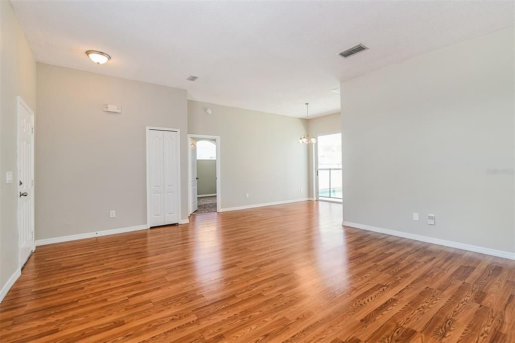 For Sale: $445,000 (4 beds, 2 baths, 2124 Square Feet)