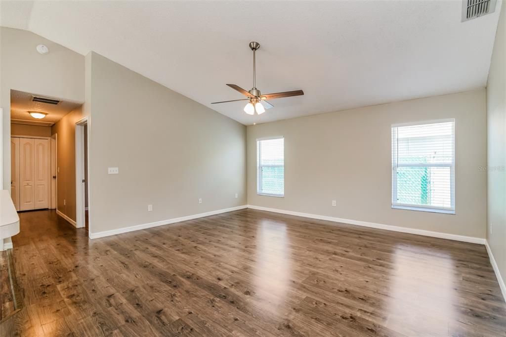 For Sale: $445,000 (4 beds, 2 baths, 2124 Square Feet)