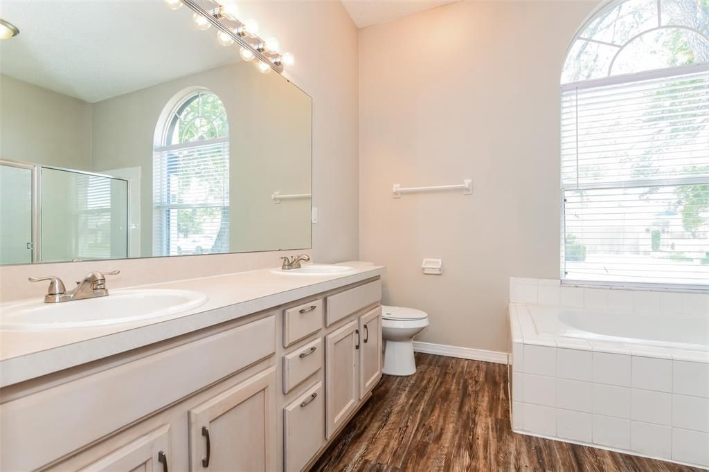 For Sale: $445,000 (4 beds, 2 baths, 2124 Square Feet)