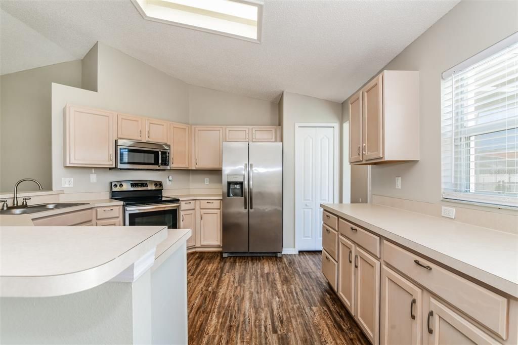 For Sale: $445,000 (4 beds, 2 baths, 2124 Square Feet)