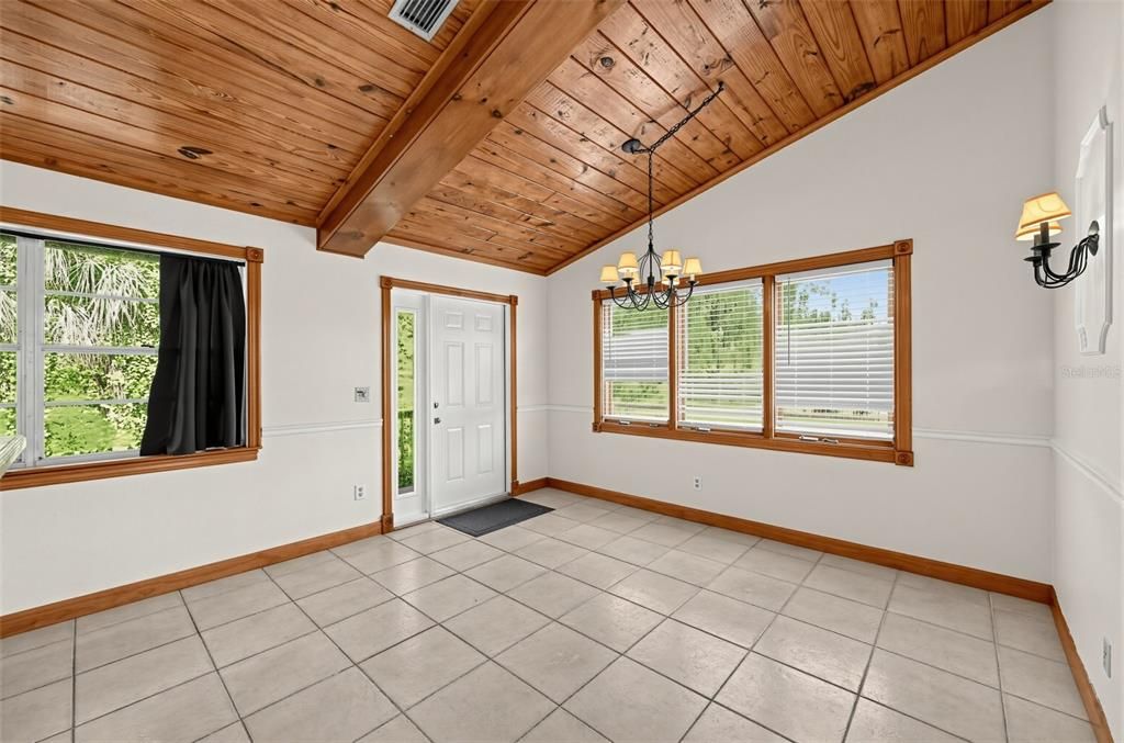 For Sale: $566,000 (3 beds, 3 baths, 1880 Square Feet)