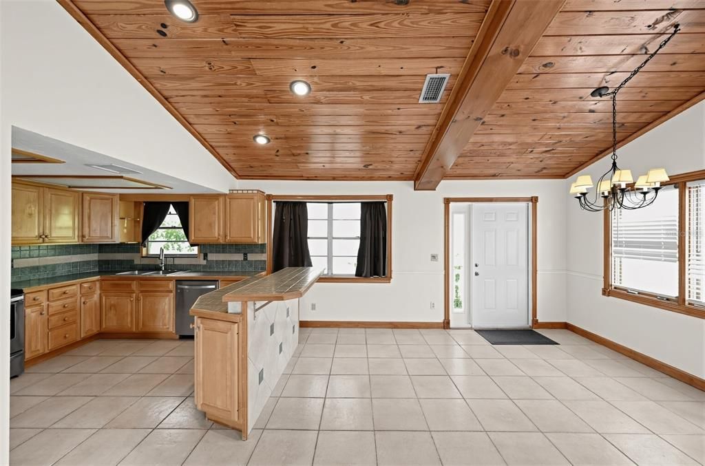 For Sale: $566,000 (3 beds, 3 baths, 1880 Square Feet)