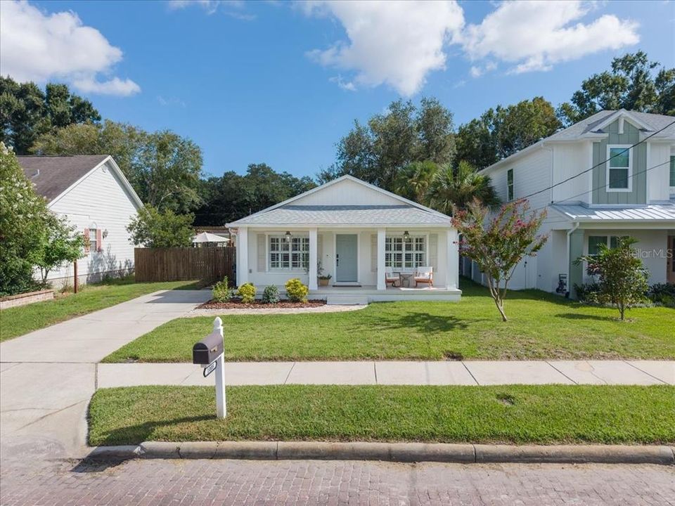 For Sale: $687,000 (3 beds, 2 baths, 1410 Square Feet)