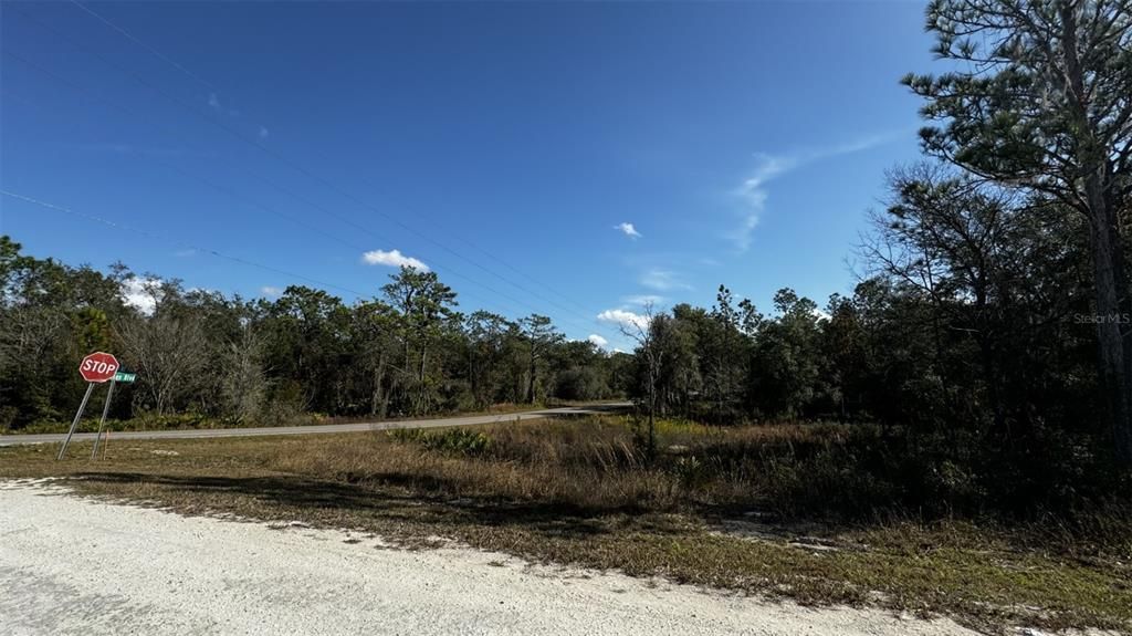 На продажу: $68,000 (0.98 acres)
