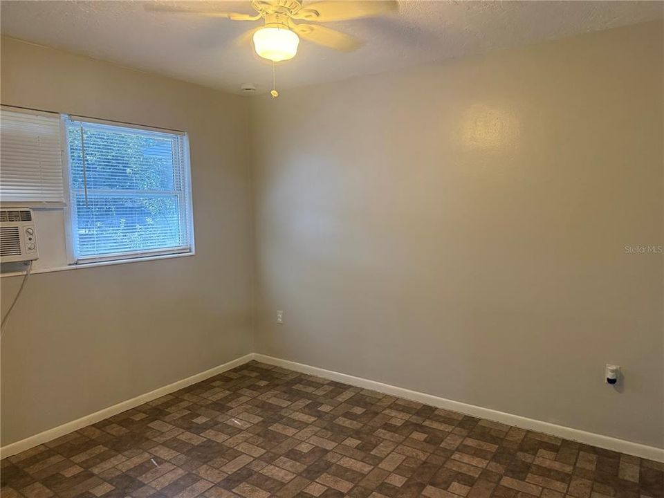 For Rent: $1,500 (2 beds, 1 baths, 889 Square Feet)