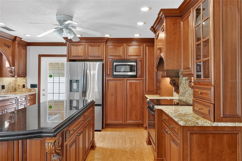 For Sale: $799,990 (3 beds, 3 baths, 2336 Square Feet)