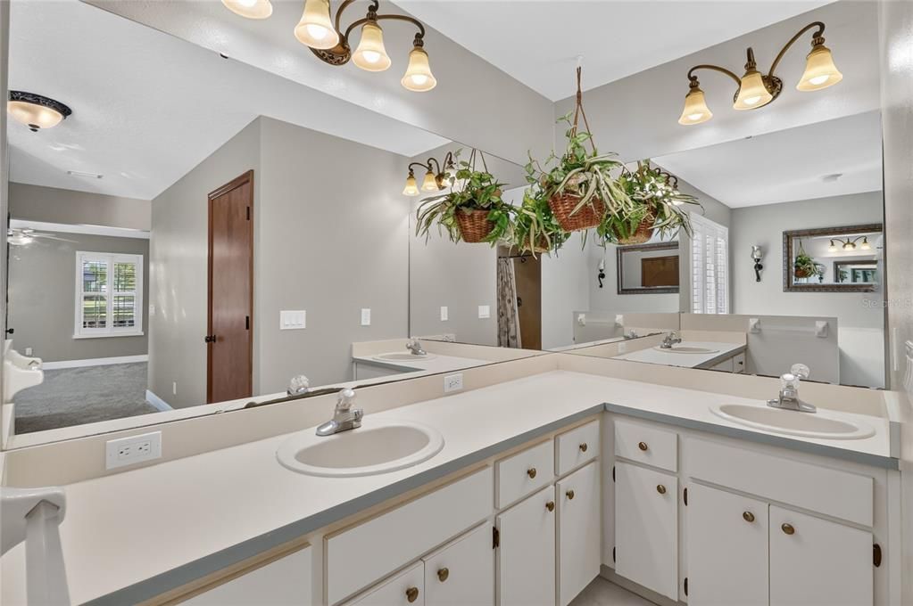 For Sale: $799,990 (3 beds, 3 baths, 2336 Square Feet)
