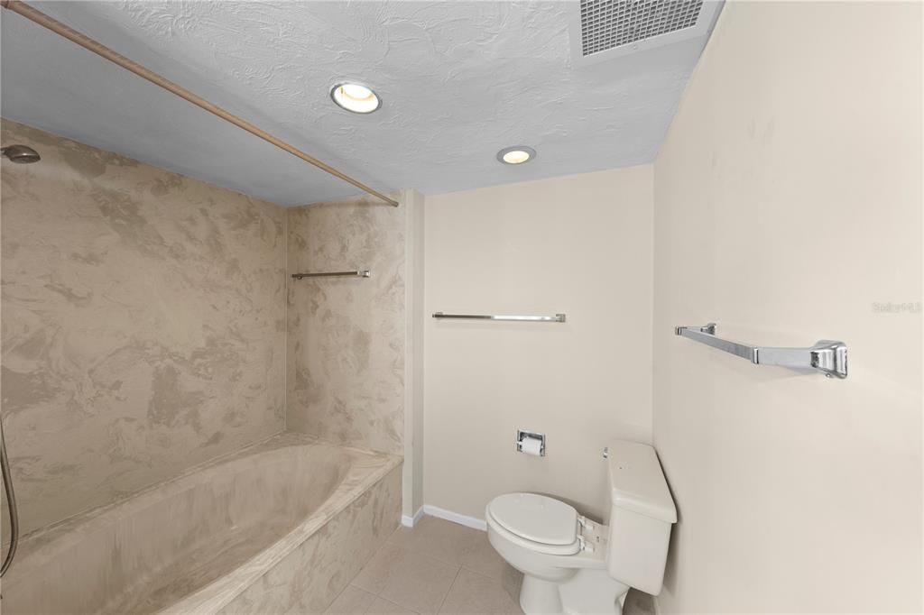 For Sale: $369,000 (2 beds, 2 baths, 1700 Square Feet)