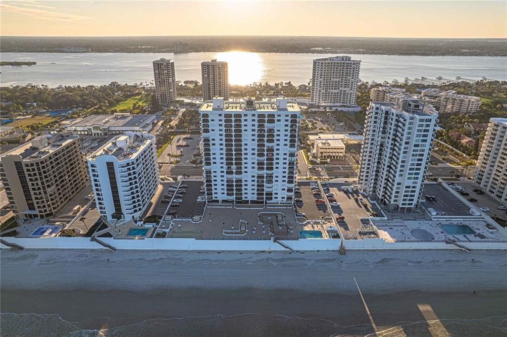 For Sale: $369,000 (2 beds, 2 baths, 1700 Square Feet)