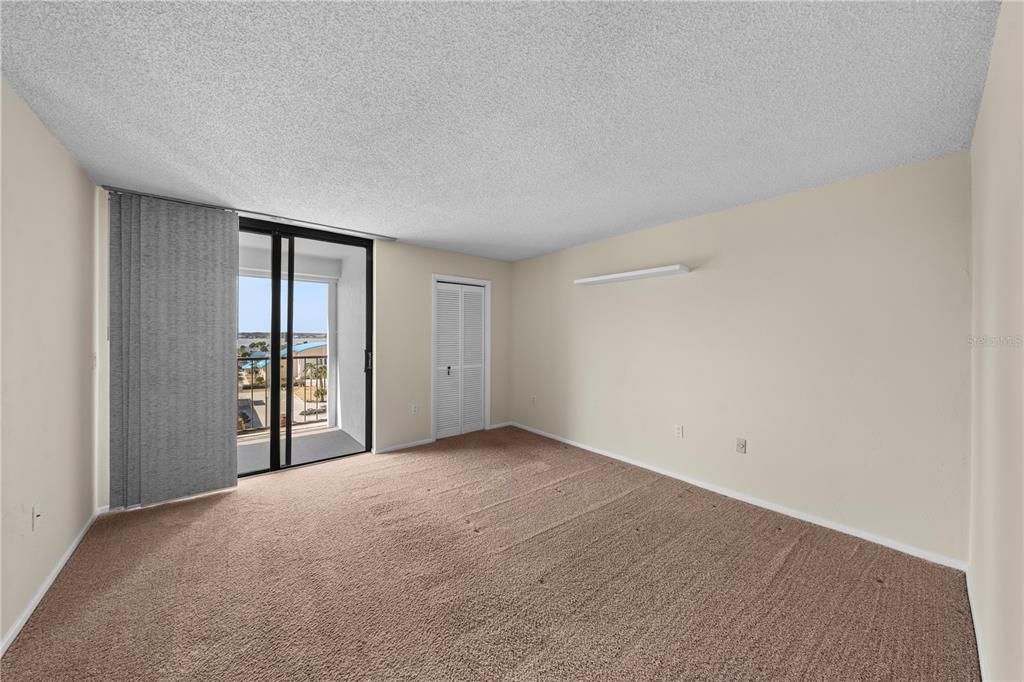 For Sale: $369,000 (2 beds, 2 baths, 1700 Square Feet)